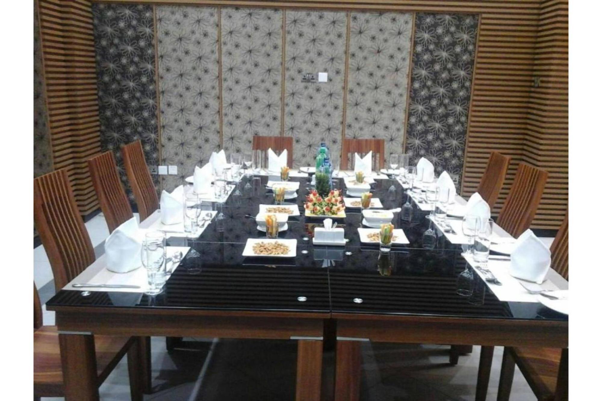 We Hotel & Suites Найроби Экстерьер фото