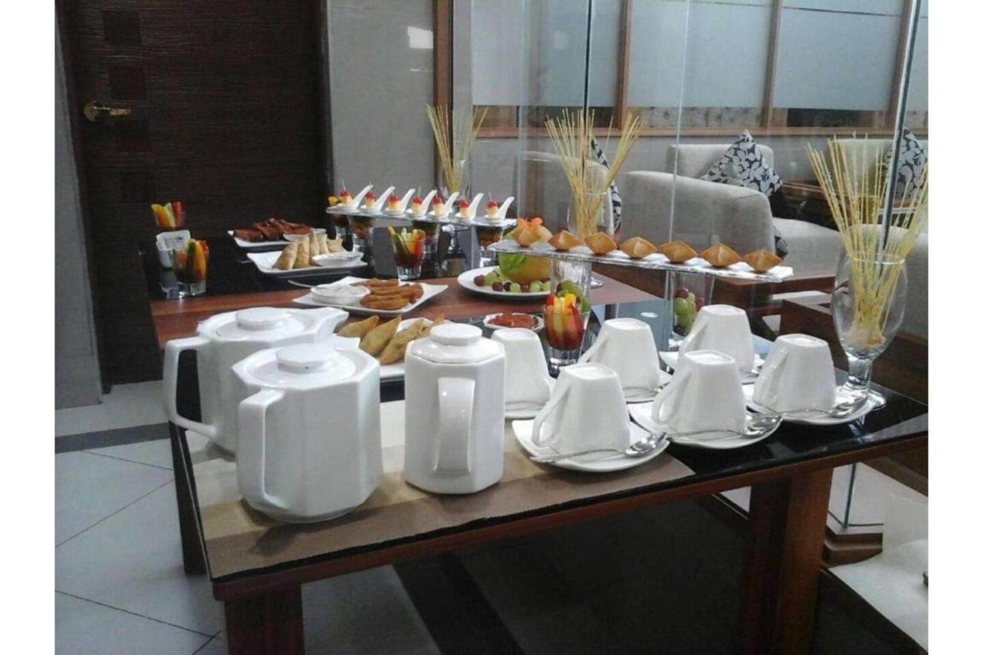 We Hotel & Suites Найроби Экстерьер фото
