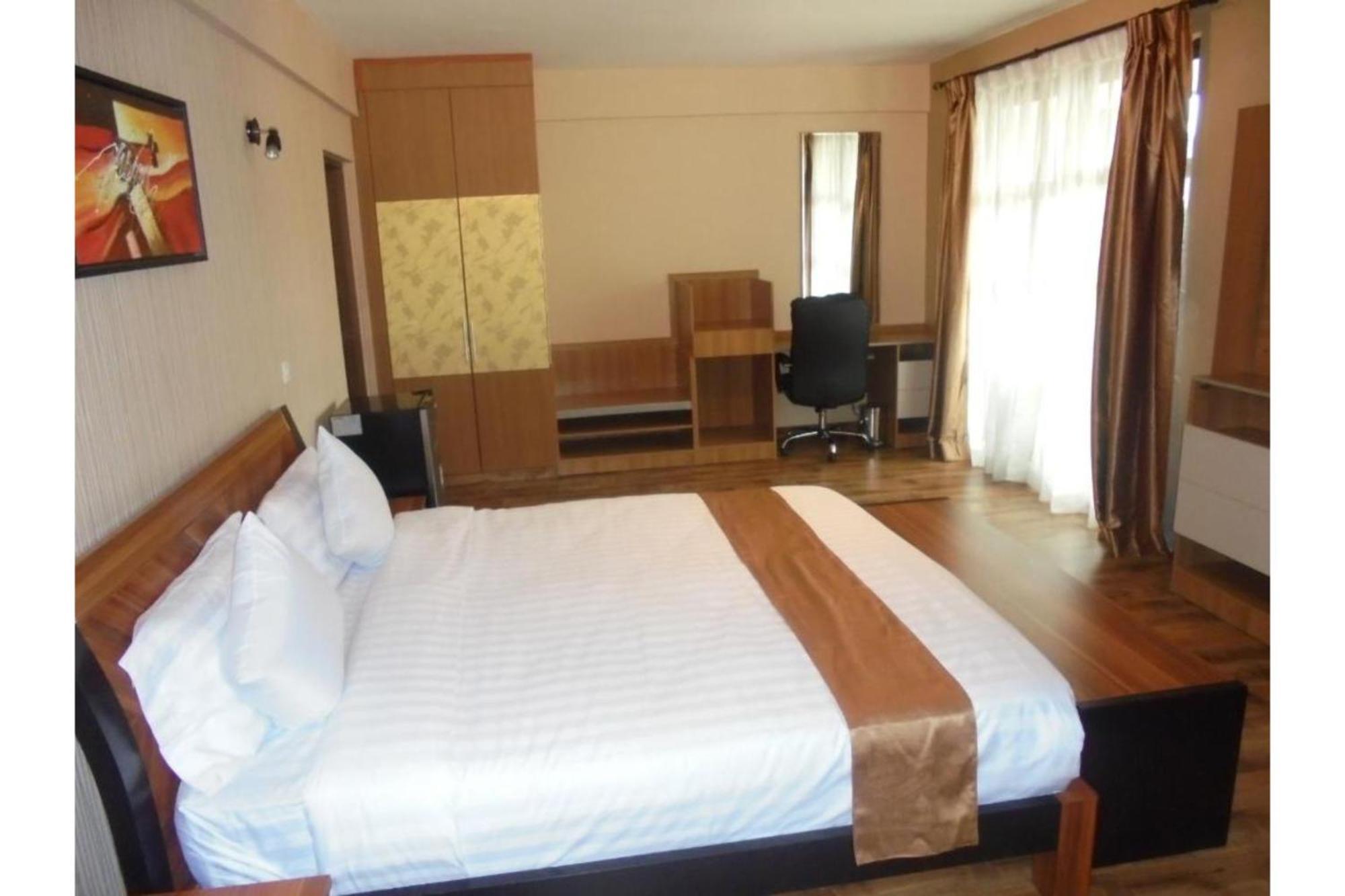 We Hotel & Suites Найроби Экстерьер фото