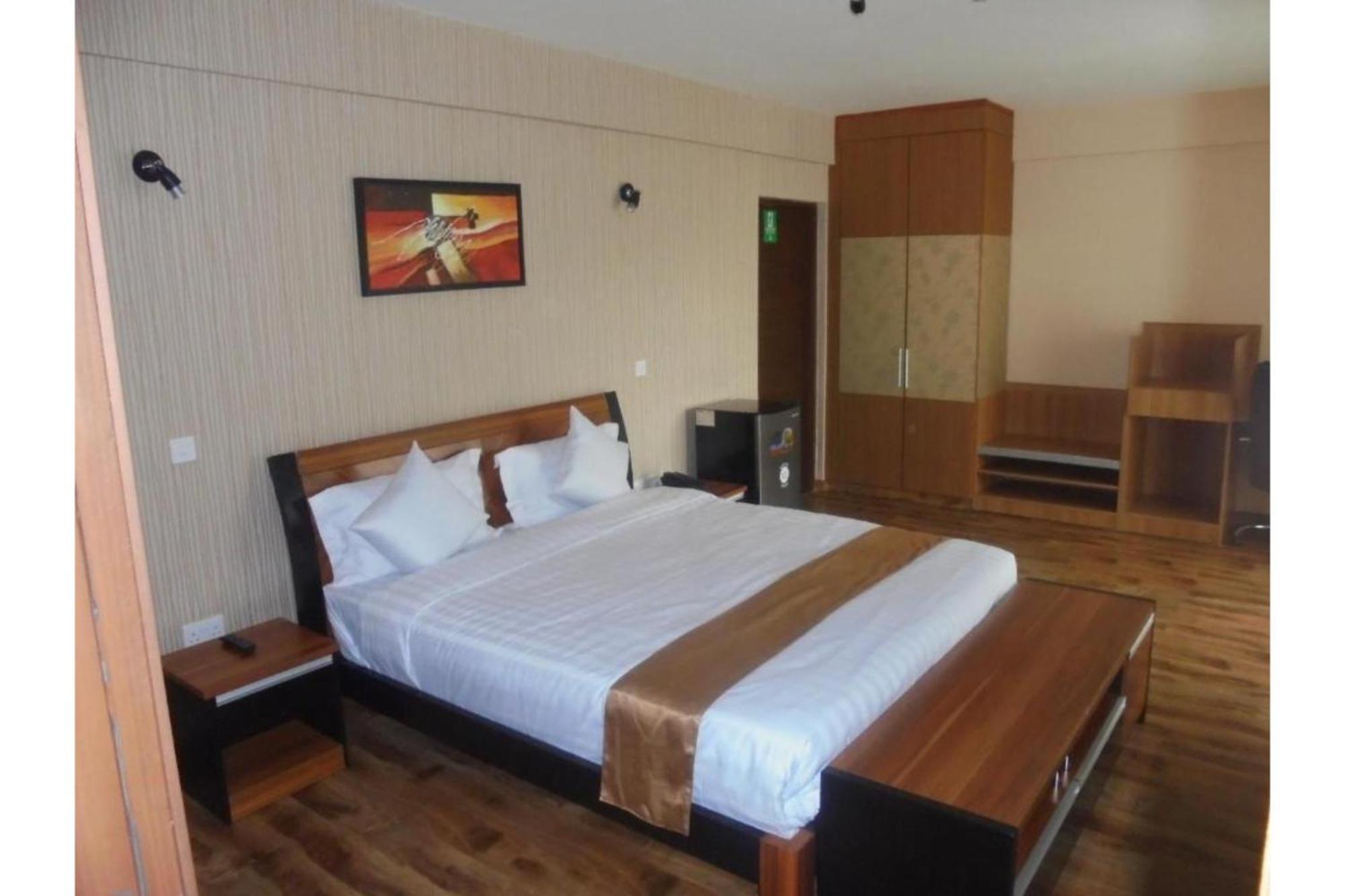 We Hotel & Suites Найроби Экстерьер фото