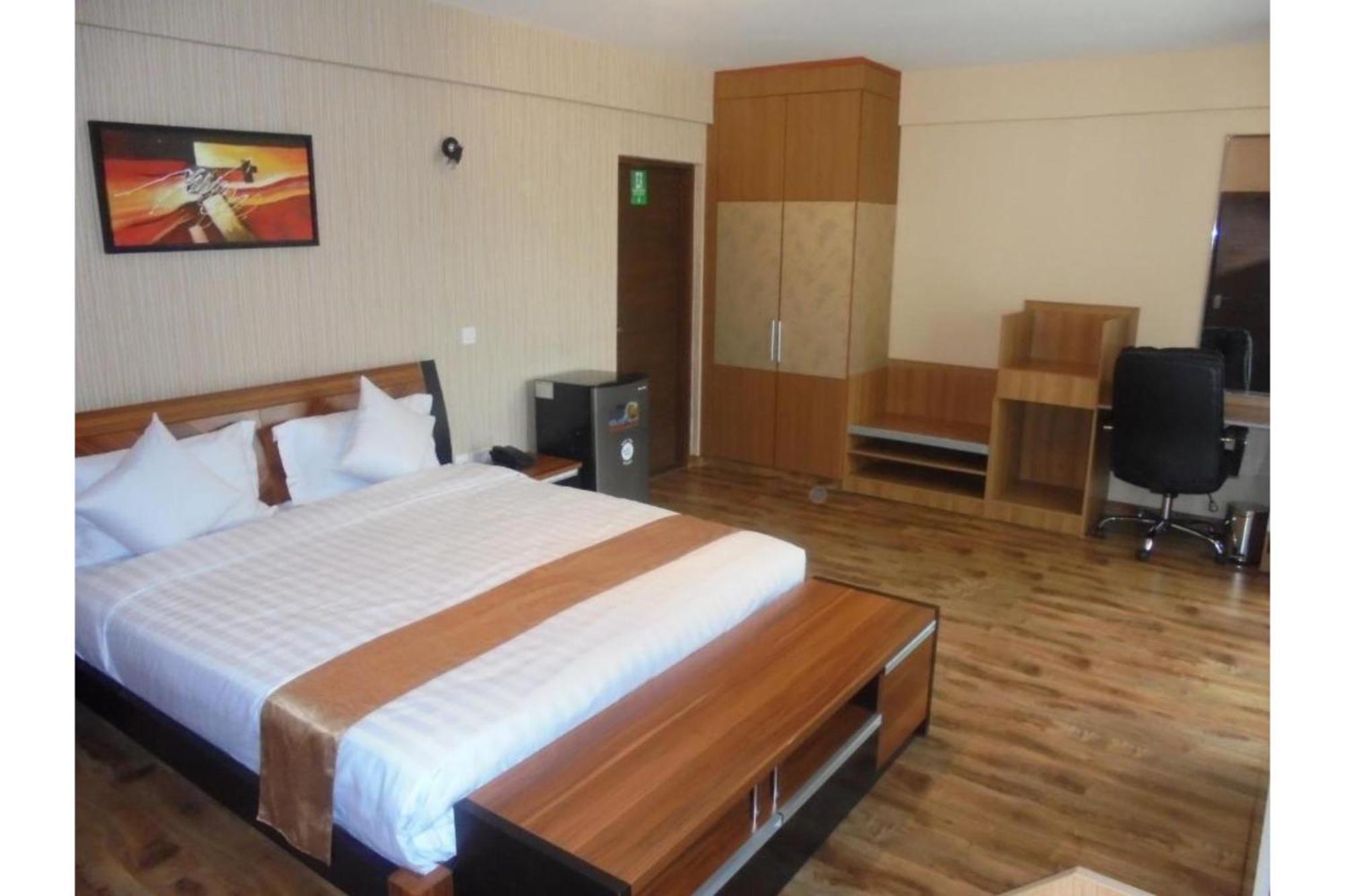 We Hotel & Suites Найроби Экстерьер фото