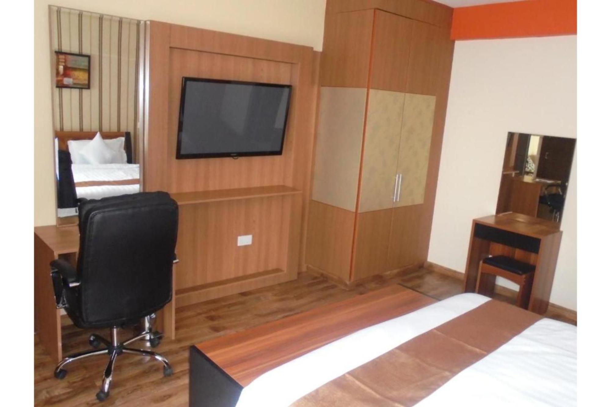 We Hotel & Suites Найроби Экстерьер фото