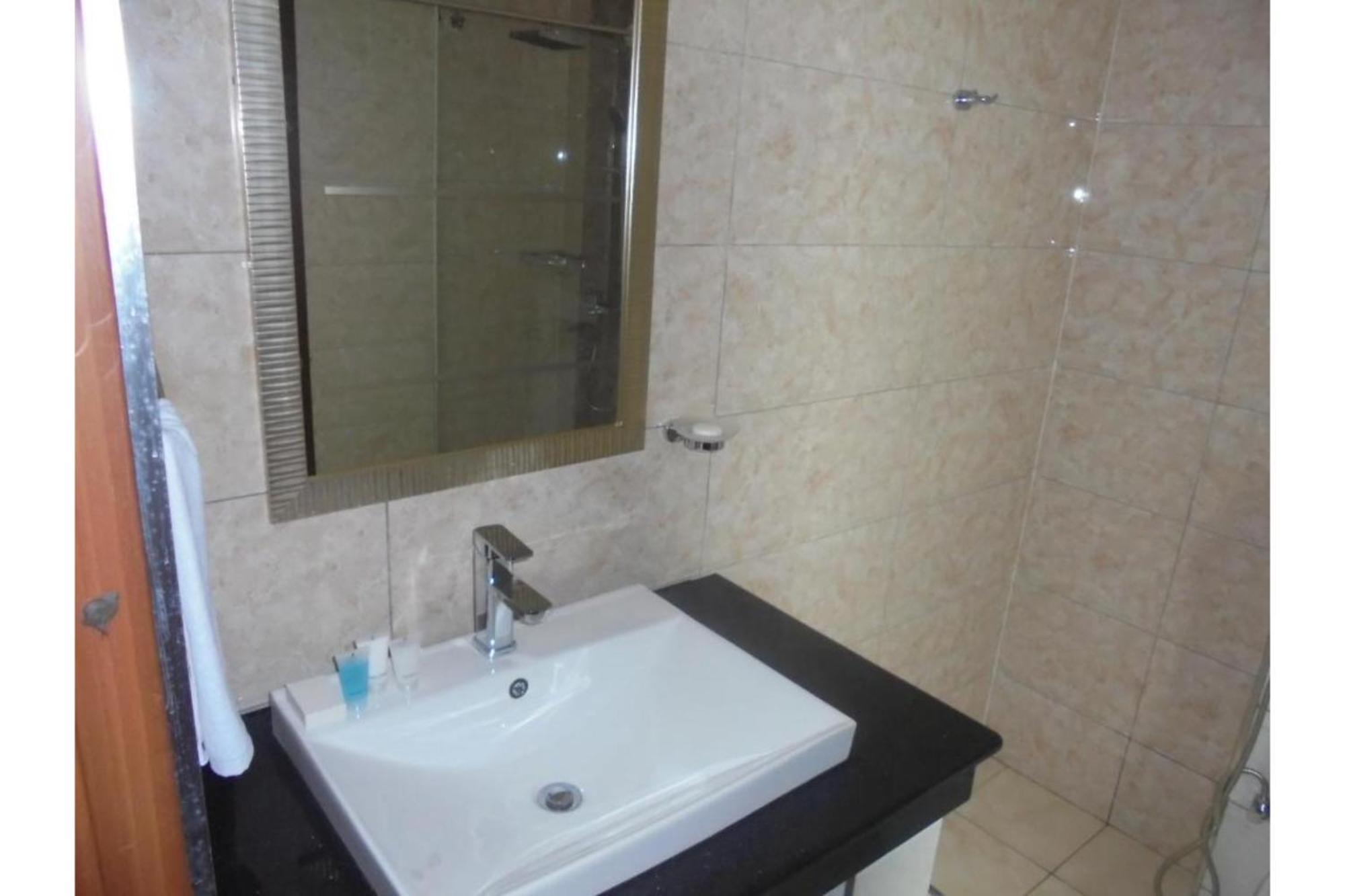 We Hotel & Suites Найроби Экстерьер фото