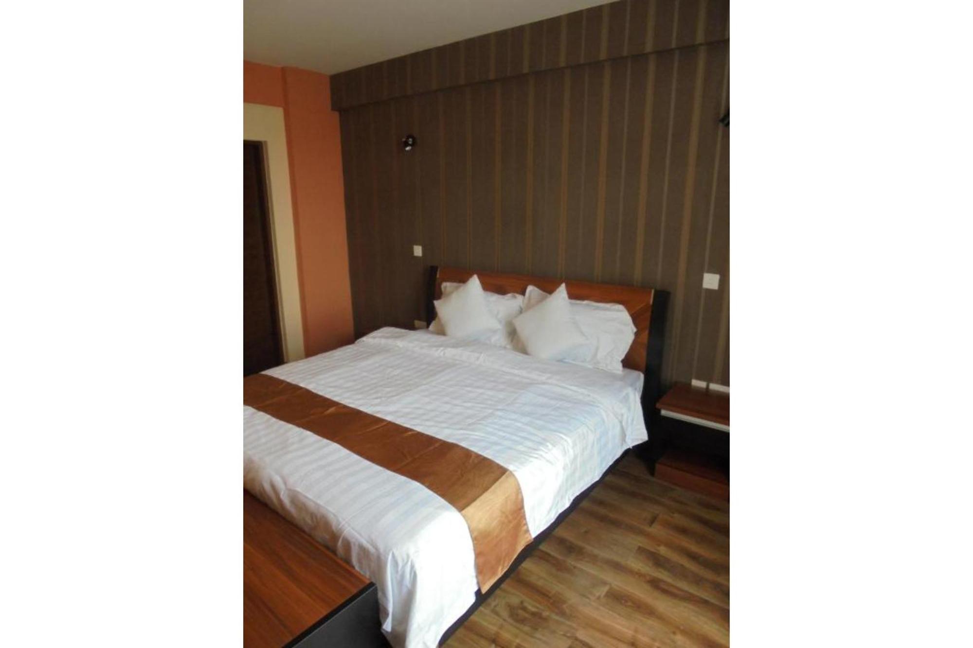 We Hotel & Suites Найроби Экстерьер фото