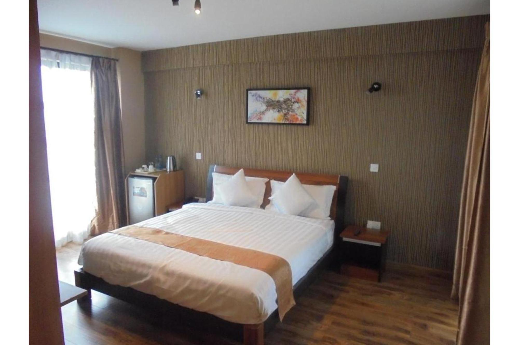 We Hotel & Suites Найроби Экстерьер фото