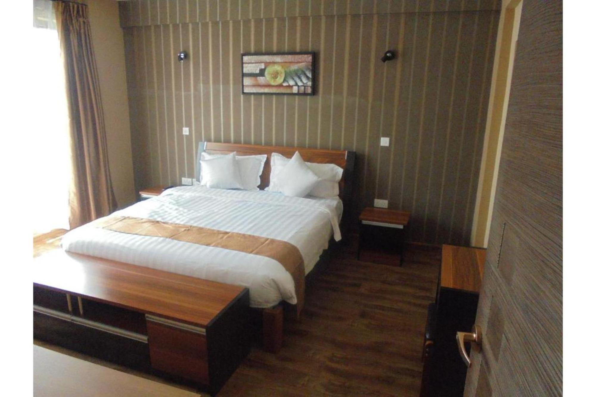 We Hotel & Suites Найроби Экстерьер фото