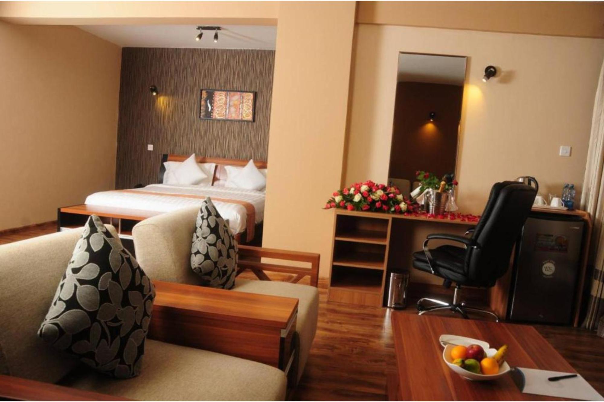 We Hotel & Suites Найроби Экстерьер фото