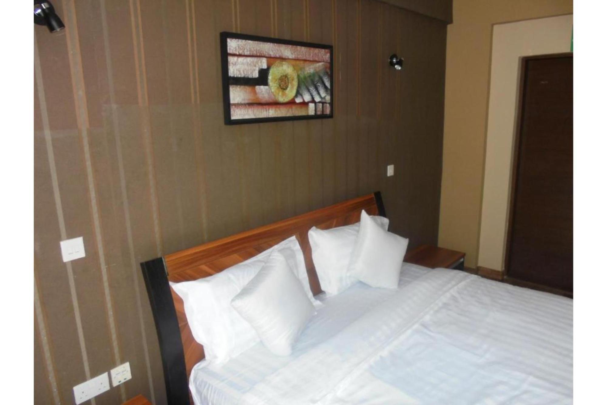 We Hotel & Suites Найроби Экстерьер фото