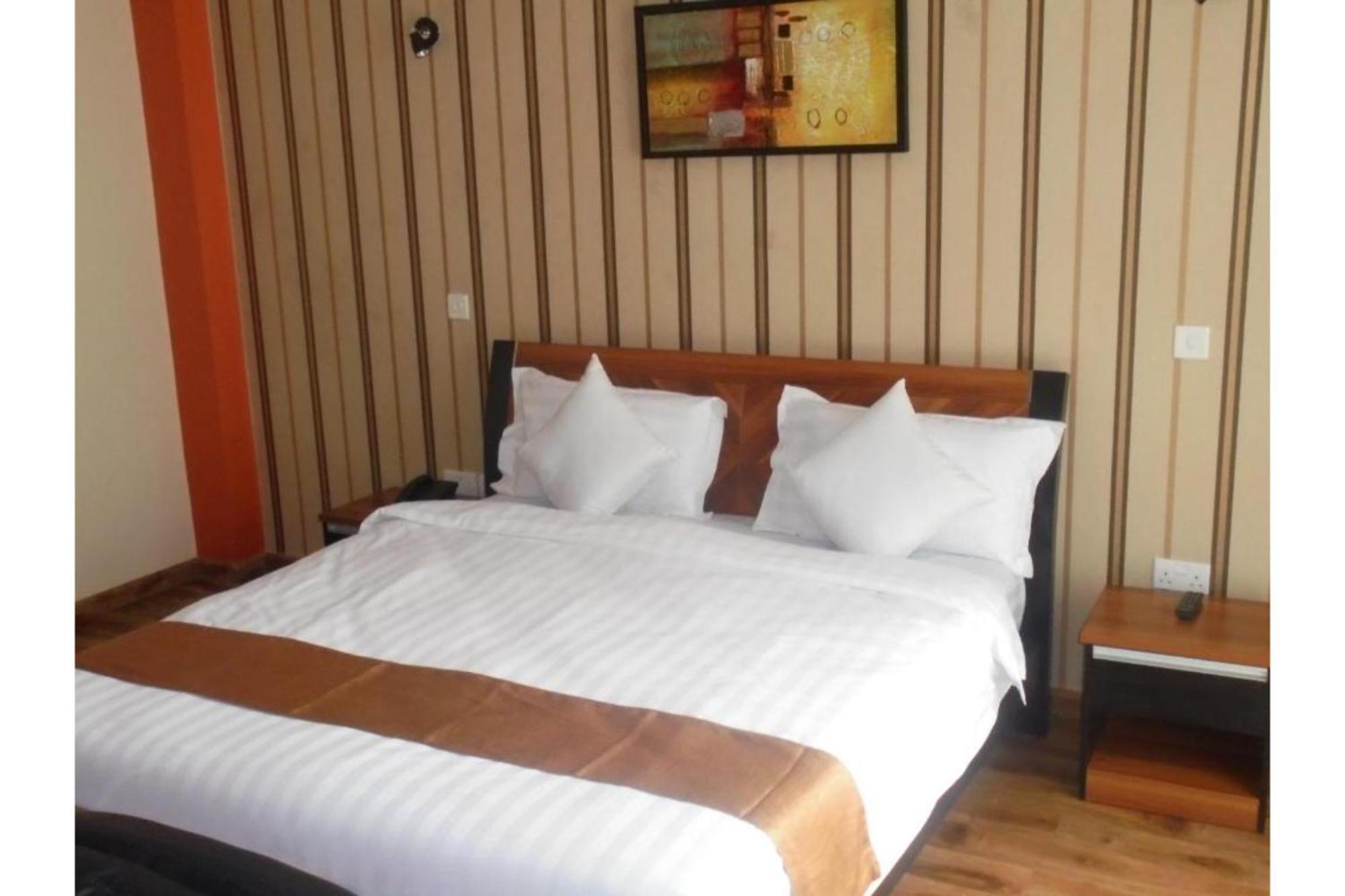 We Hotel & Suites Найроби Экстерьер фото